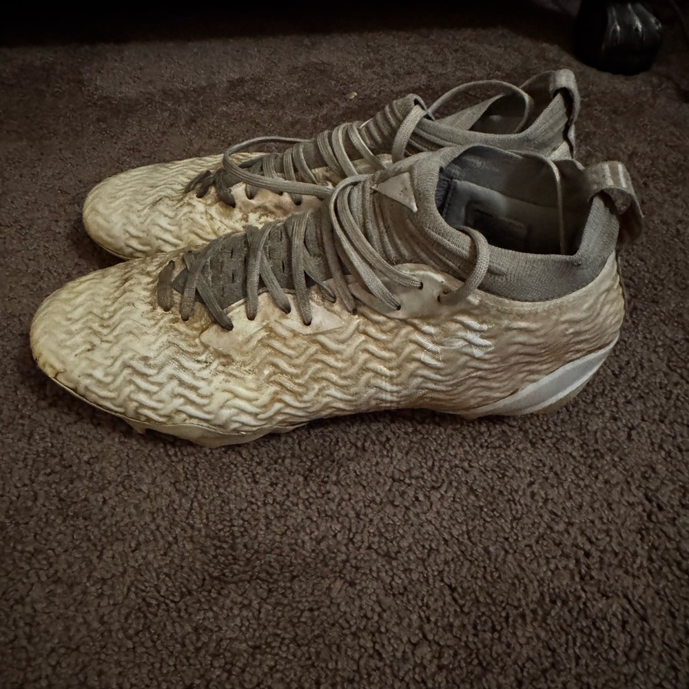 Under Armour Men's Spotlight Pro TPU Football Cleats 10.5